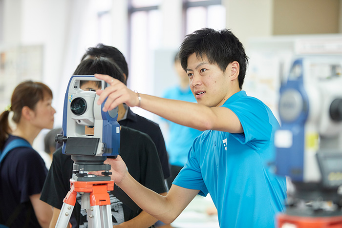 展示見学（建築学科）