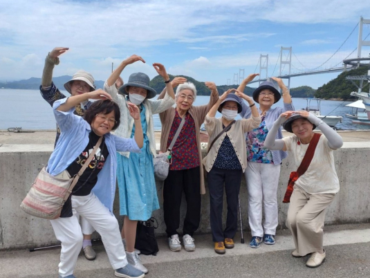 （写真２）カフェで知り合って仲良くなり、意気投合して「日帰りしまなみ旅行」を実現