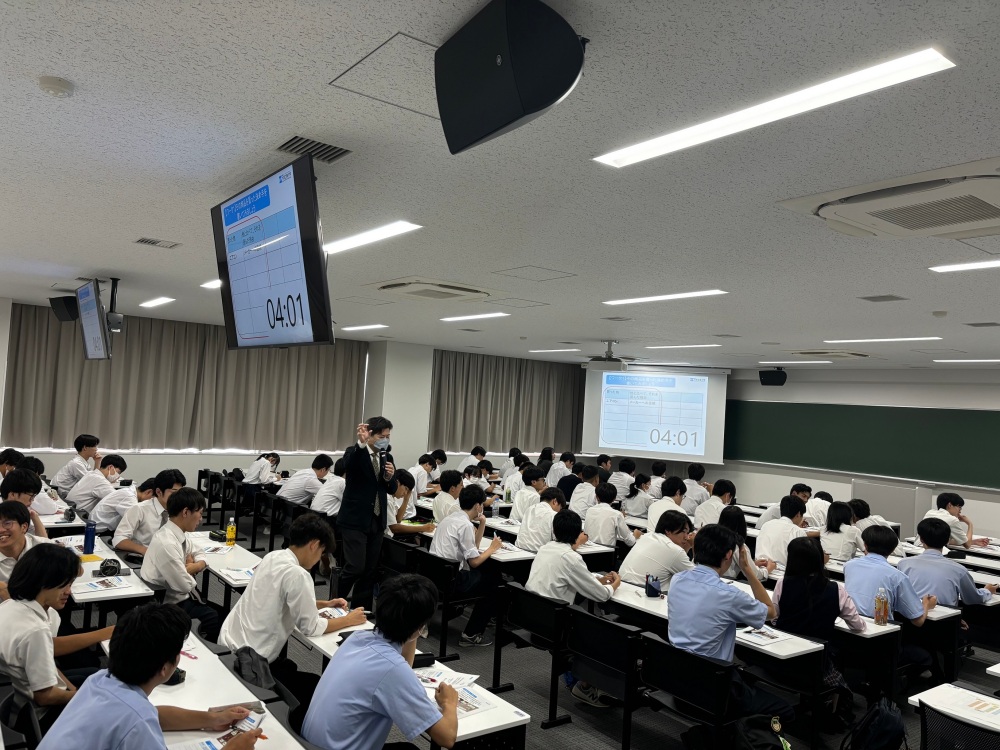 知的財産学科_講義（ワーク中）